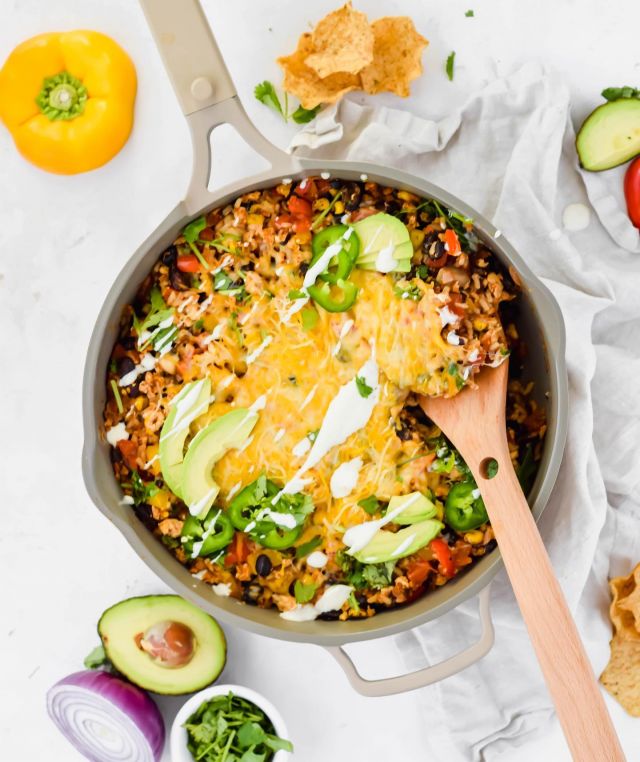 This Cheesy Mexican Chicken is quite literally s’Killin’ it ‼️🌯😍 it’s a one pot meal (which we loveeee) and is wonderful for meal prep or a party of 6 👏🏻 
.
For real though…. This skillet recipe is packed with incredible flavor. Juicy ground chicken, hearty black beans, fluffy rice, melty cheese, and taco-seasoned veggies taste EVEN BETTER when it all comes together in one pan and in under 30 minutes.
.
Full recipe in the bio: https://apaigeofpositivity.com/cheesy-mexican-chicken-skillet-one-pan/
.
#onepanmeals #chickenandrice #newrecipe #mexicanfood #mexicanskillet #dinnerrecipes #healthyfood #macrofriendly