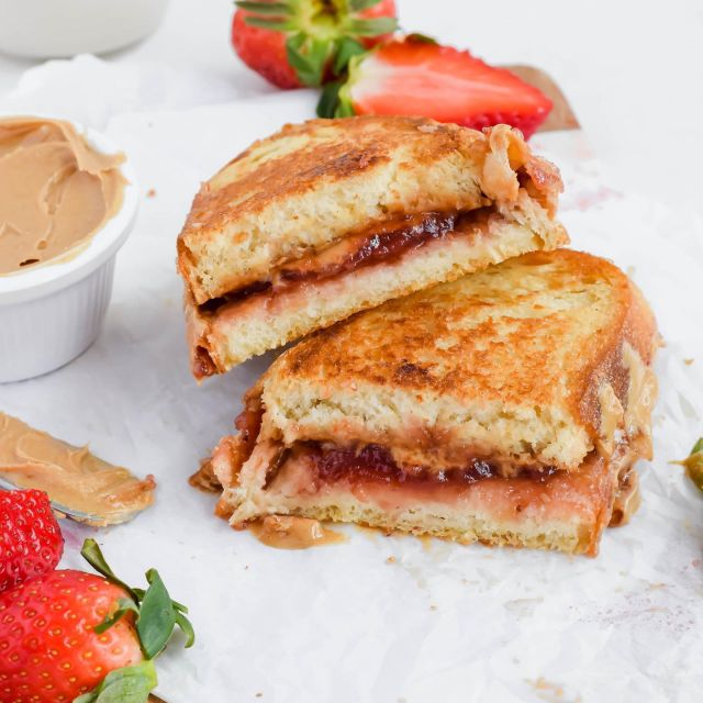 GRILLED PEANUT BUTTER AND JELLY 🤩🍓🥜 it really is the most dreamy combo. Simple to make and tastes incredible…choose your fighter: crunchy or smooth peanut butter AND go to jelly flavor???
I’m a classic creamy PB with strawberry jelly 🍓🥰 #peanutbutter #peanutbutterandjelly #jelly #sandwich #grilledsandwich 
.
https://apaigeofpositivity.com/grilled-peanut-butter-and-jelly/