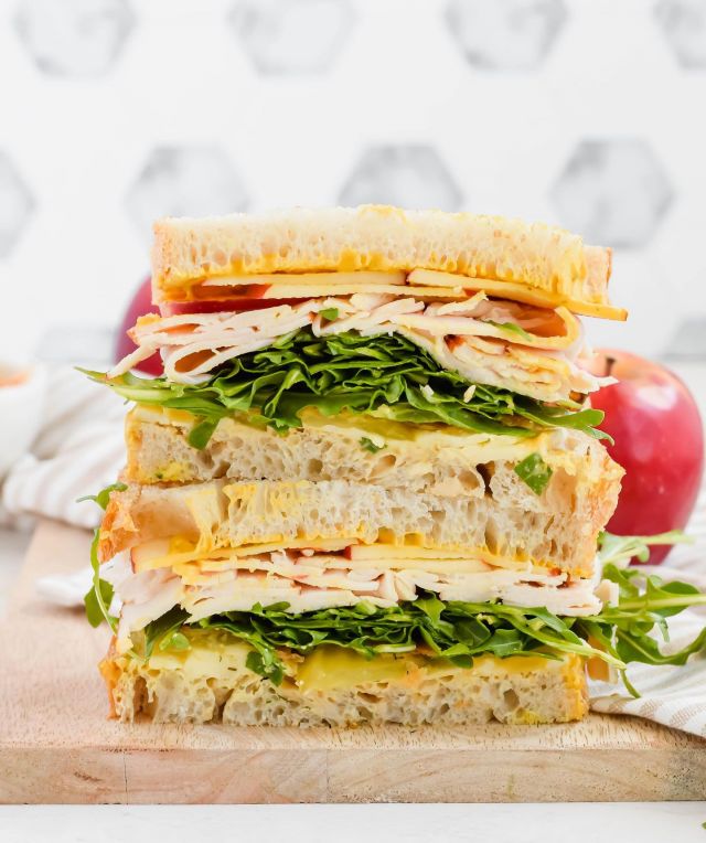 Skip the drive to Panera or Trader Joe's and make your own Turkey Apple Cheddar Sandwich at home! 🍎🥪🤩 It's perfect to serve with pasta salad or chips
.
Linked in bio: https://apaigeofpositivity.com/turkey-apple-cheddar-sandwich/