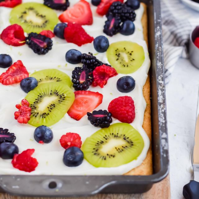 ooooo, it feels like summer 🤩🍓🥝 #glutenfree Fruit Pizza with a light greek yogurt frosting is the sweet treat you need this weekend 🤩🤩 perfect for an after school snack or brunch! Link in bio. 
.
https://apaigeofpositivity.com/gluten-free-fruit-pizza/
#fruitpizza #healthyfruit #dessertlover #summerfruit #freshfruits #fruitpizzacookies #shortbread