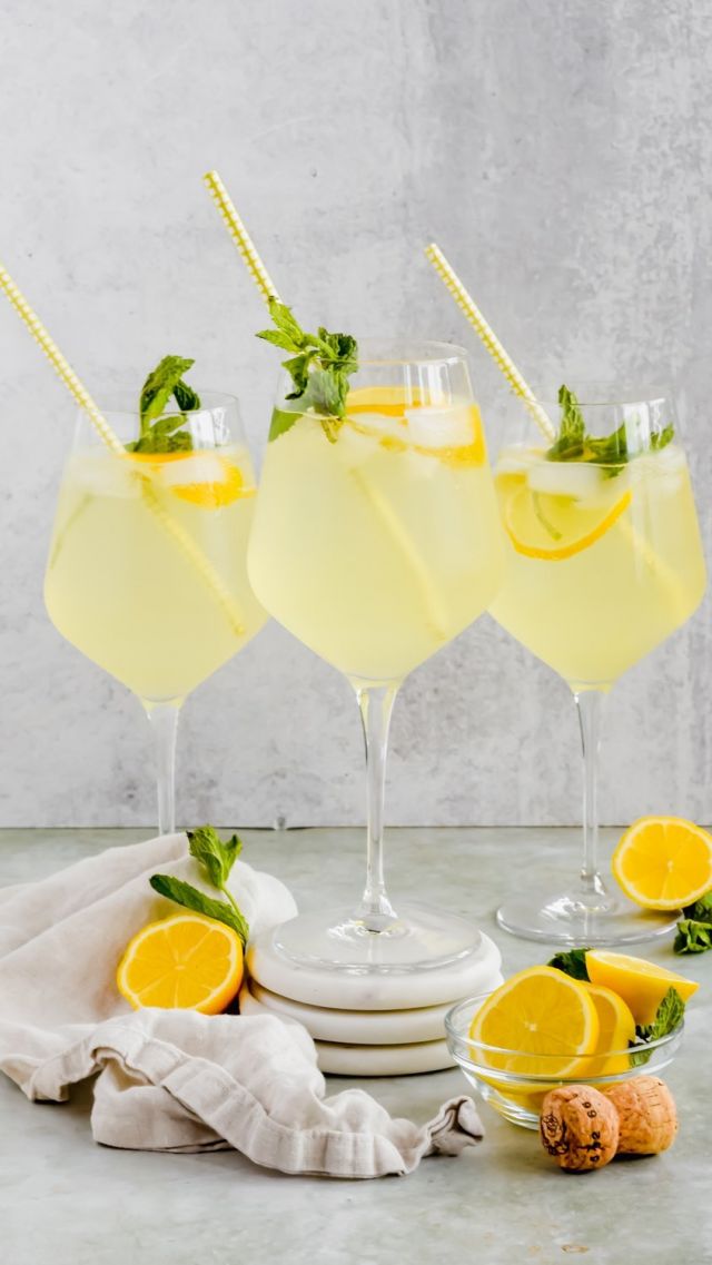 like an aperol spritz but make it limoncello 🤩🍋 I can’t even tell you how much I love these spritz. Refreshing, tasty, and light. Have you ever tried?!? 
.
https://apaigeofpositivity.com/limoncello-spritz-a-lemon-prosecco-cocktail/
#cocktail #spritz #limon #limoncello🍋 #limoncello #cocktailrecipes #drinks
