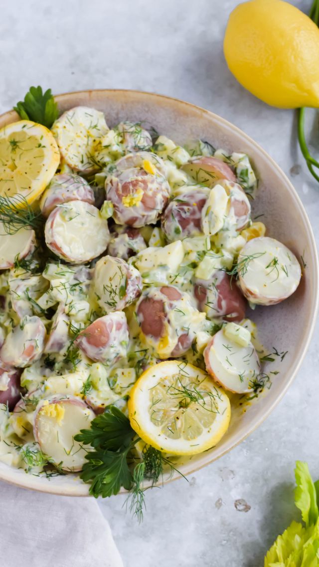 I’m not going to lie to you, I used to despise potato salad. Something about the texture gave me 🤢 ANYWAY, we are way past that now because this Healthy Lemon Dill Potato Salad is where it’s AT. #MacroFriendly and easy to make, add this into your meal prep rotation 🍋🙌🏼 
.
https://apaigeofpositivity.com/healthy-lemon-dill-potato-salad/
#dill #potato #salad #potatosalad #summerbbq #reelitfeelit #summerrecipes